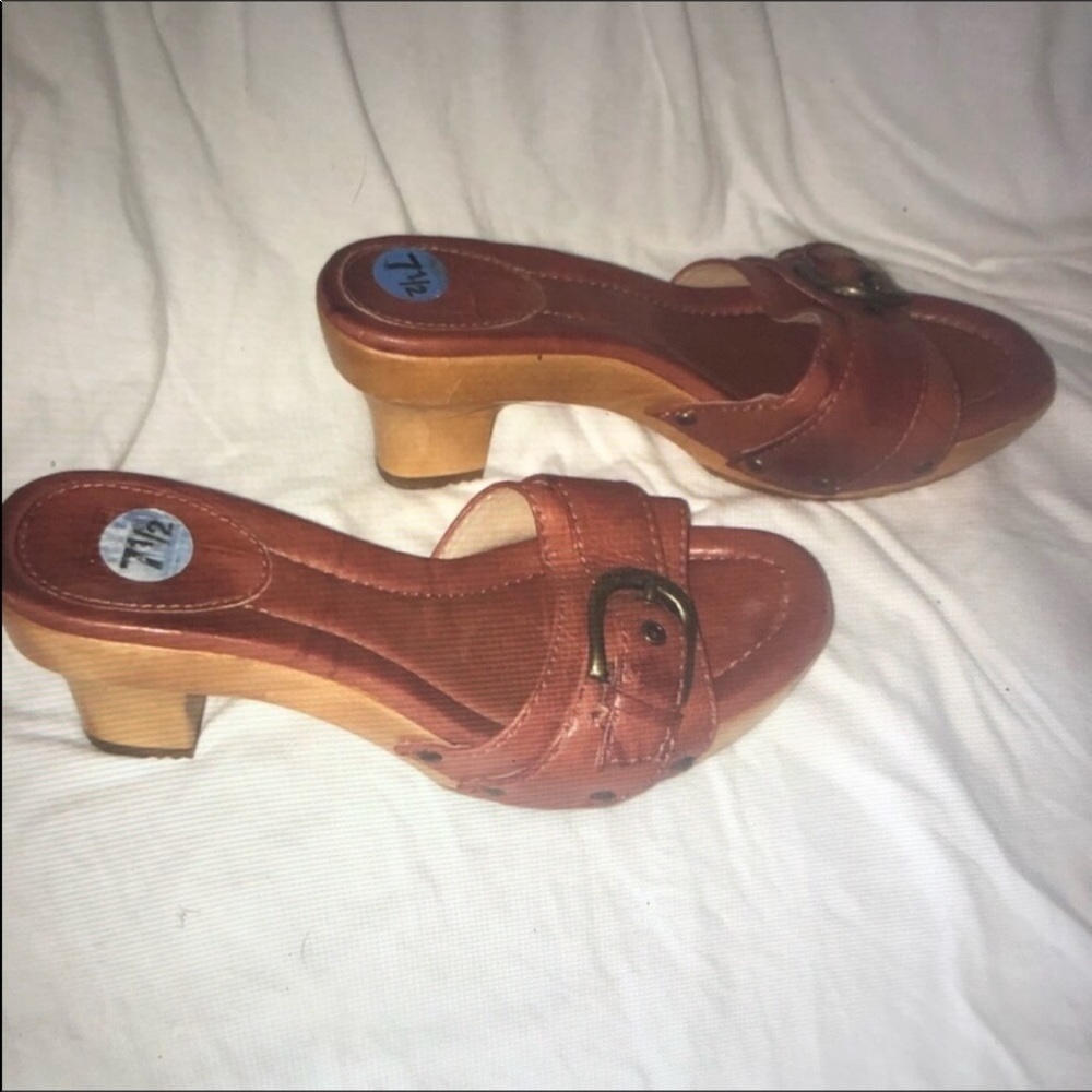 Frye  Savannah buckle sandals